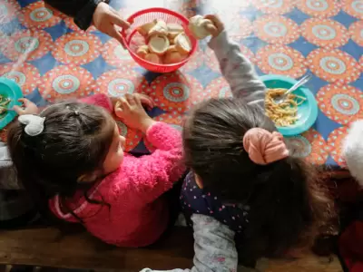 Unos diez millones de chicas y chicos en la Argentina comen menos carne y l�cteos en comparaci�n al a�o pasado.