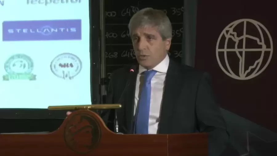 "Yo dije que �bamos hacia un esquema de competencia monedas, la moneda fuerte va a ser el peso" (Luis Caputo)