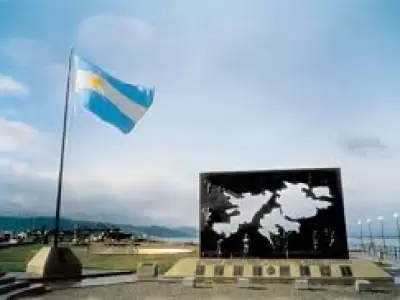 Una vez m�s, un funcionario del Reino Unido, reaviva una postura beligerante contra Argentina en torno a la perla austral.