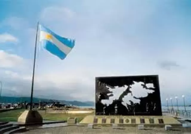 Una vez m�s, un funcionario del Reino Unido, reaviva una postura beligerante contra Argentina en torno a la perla austral.
