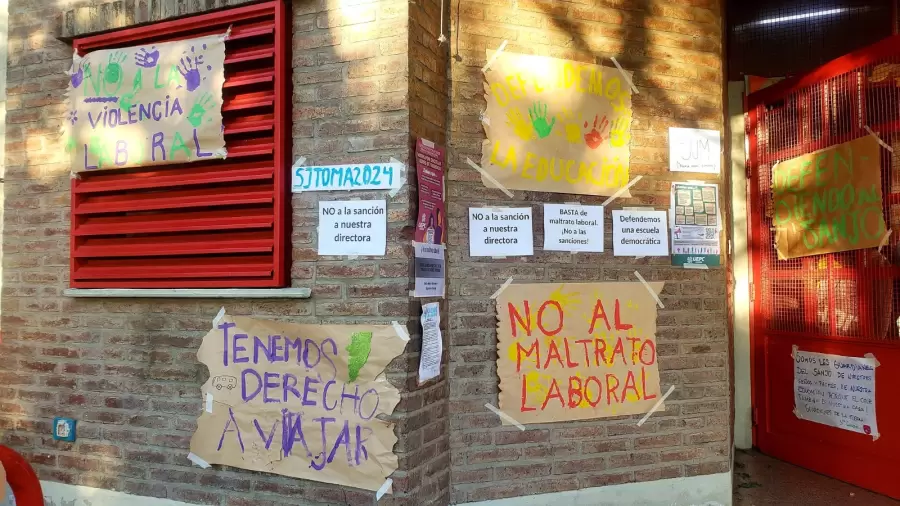 Medidas de fuerza en el colegio San Jos� de C�rdoba para apoyar a la directora