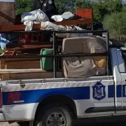 Ins�lita reacci�n de dos hombres para evitar el desalojo en un predio rural
