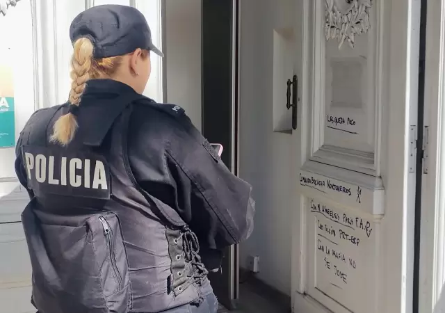 En el Concejo Deliberante de Rosario aparecieron pintadas intimidatorias. (Foto: web)