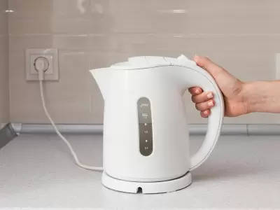 Sin vinagre: el truco para limpiar el sarro de la pava el�ctrica y dejarla como nueva