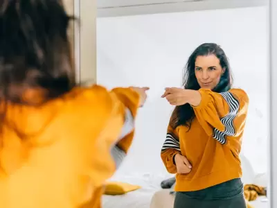 �Es raro hablar solo? La psicolog�a responde y revela sus beneficios ocultos