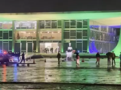 Dos detonaciones causaron el p�nico generalizado en el distrito federal de Brasilia. Hay un fallecido confirmado.