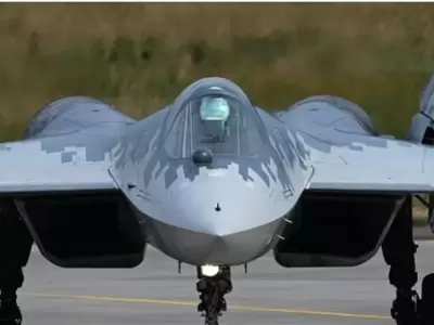 El misterioso Sukhoi Su-57, bautizado como Felon por la OTAN, se mostr� por primera vez fuera de espacio a�reo ruso.