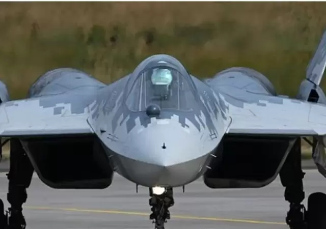 El misterioso Sukhoi Su-57, bautizado como Felon por la OTAN, se mostr� por primera vez fuera de espacio a�reo ruso.
