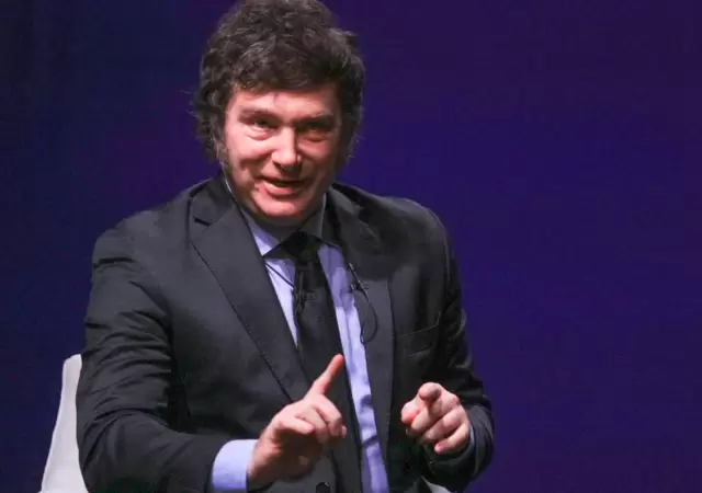 Javier Milei y sus reacciones en redes sociales.