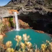 Aguas terapéuticas y relax: conocé el lago de la Patagonia que parece salido de un cuento