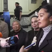Video: Diputados maoríes desafían al Gobierno con una protesta que paraliza la sesión