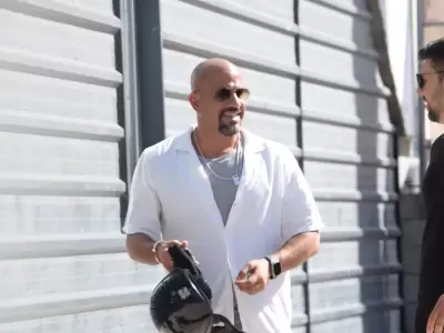 Juan Sebasti�n Ver�n llegando al club