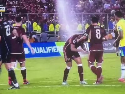 Cerca del final se abrieron los aspersores de riego