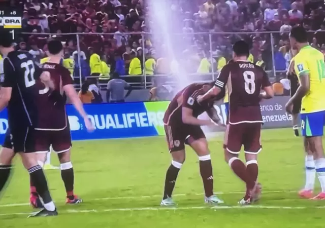 Cerca del final se abrieron los aspersores de riego