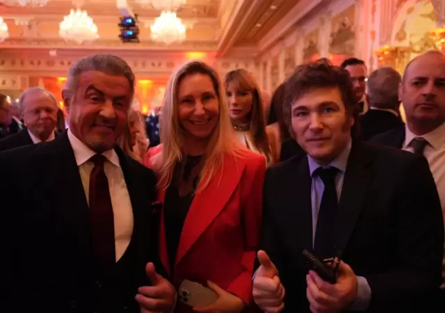 Sylvester Stallone, Karina y Javier Milei.