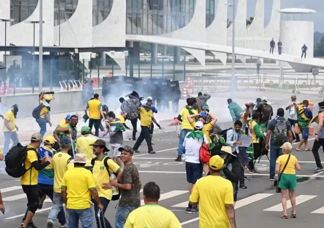 Toma de edificios en Brasilia