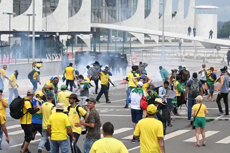 Toma de edificios en Brasilia
