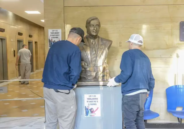 El busto del expresidente N�stor Kirchner que se encontraba en las oficinas de Anses fue retirado/ Sandra Pettovello
