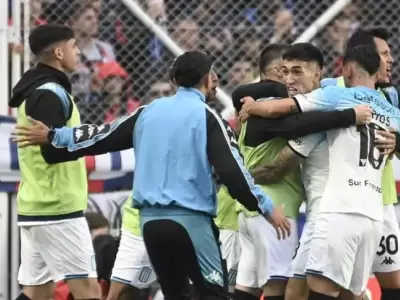 Todos los abrazos son Facundo Mura