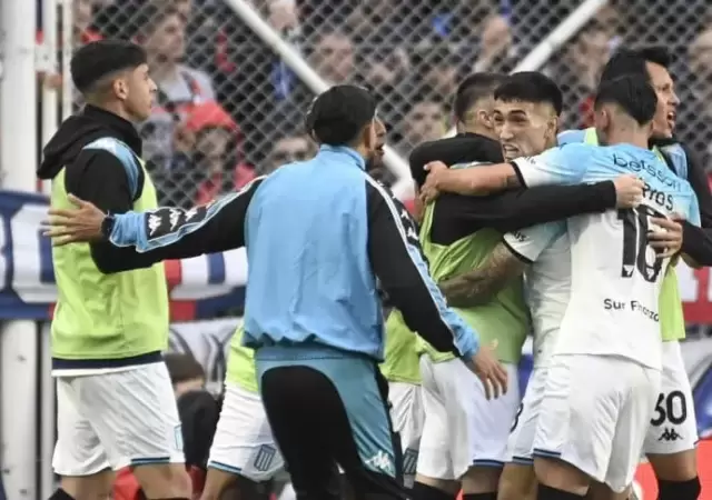 Todos los abrazos son Facundo Mura