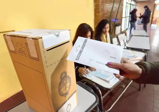 "Si bien cuestan 43.000 millones de pesos, eso representa algo as� como un 0.06% del presupuesto" (Thiago Leis)