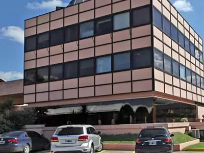 Edificio de la ex Ciccone.-