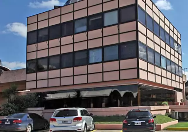 Edificio de la ex Ciccone.-