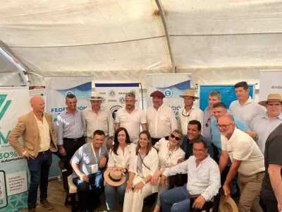 Victoria Villarruel con representantes del campo.