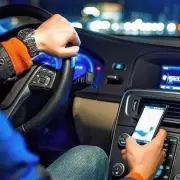 "La tecnología avanza, pero no queremos conductores leyendo WhatsApp"