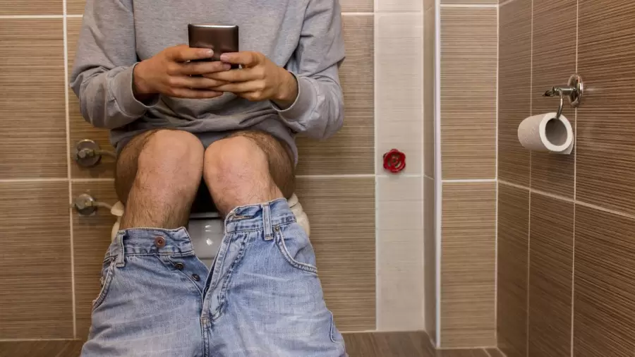 Celular en el baño