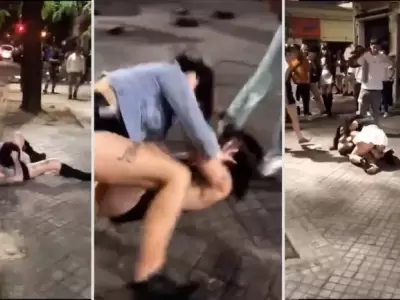Pelea de chicas a la salida de un boliche.