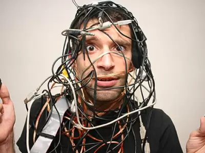 Los expertos aconsejan pasar por tres etapas para gestionar y eliminar el desorden digital en la vida diaria.