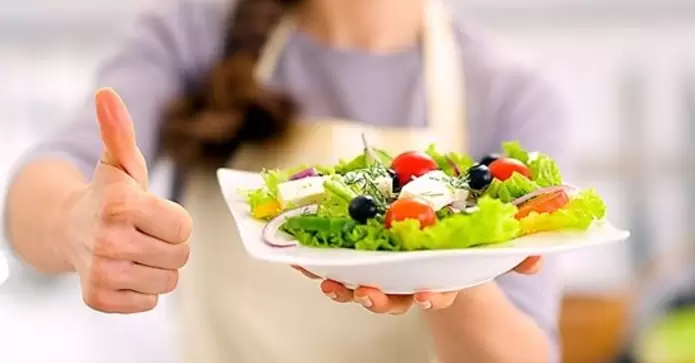 Los profesionales de la nutrición aconsejan comer 5 porciones de frutas y verduras por día de distinto tipo y color.