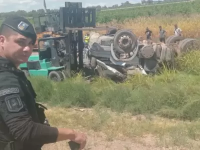 El accidente produjo complicaciones en el tr�nsito que a esa hora debi� ser controlado por efecivos de la Polic�a de Mendoza.