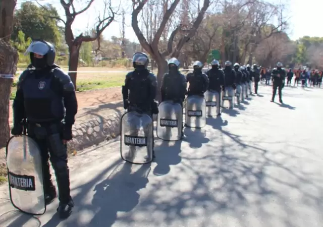 La Polic�a de Mendoza prepara un gran operativo para los partidos del domingo y lunes pr�ximo.