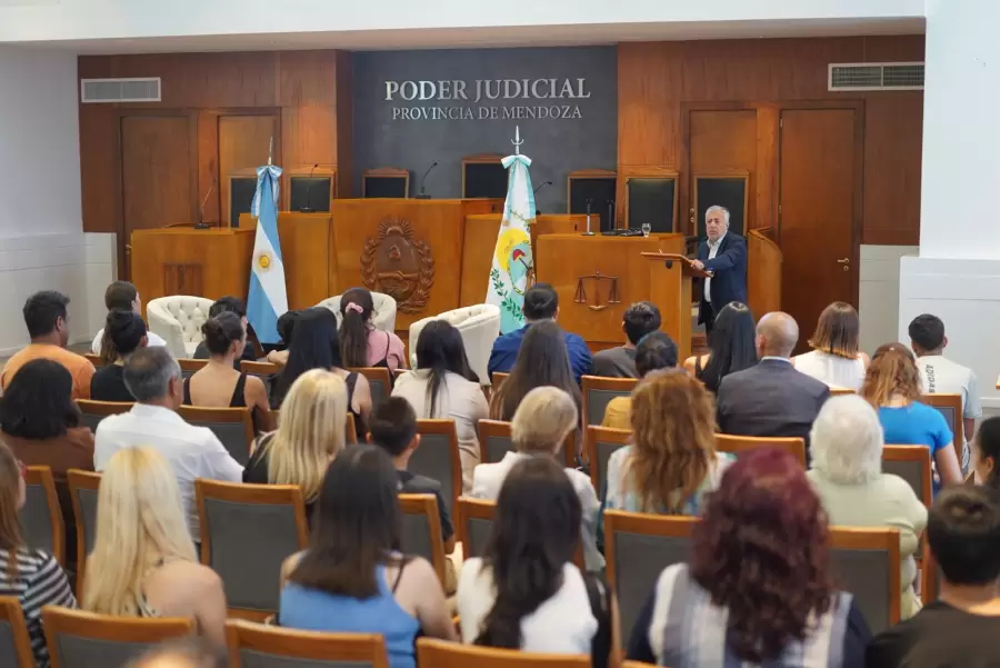El Gobernador habló en el encuentro.