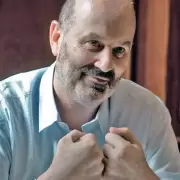 Sturzenegger contra Cristina: "Los medicamentos aumentaron un 66% durante su gestión"