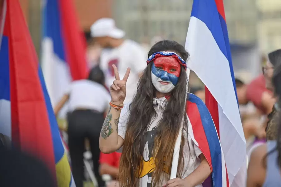 Yamand� Orsi representa al Frente Amplio.