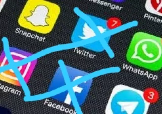 Le bloquearon las redes sociales por no cumplir la cuota alimentaria.
