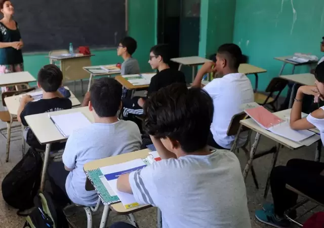 Participaron 10.228 estudiantes, pero los bancos asignados apenas alcanzaban a los 8.183.