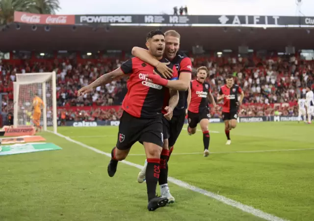 El festejo de Ever Banega tras abrir el marcador