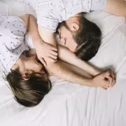 Dormir juntos podría estar dañando tu relación: lo que dice la ciencia del sueño
