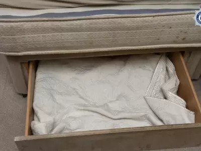 Foto distribuida por la Policia del caj�n bajero del somier de la cama donde fue encerrada la ni�a por tres a�os. /