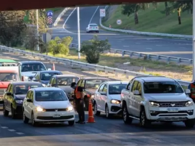 Control de tr�nsito de la Polic�a de Mendoza sobre el Acceso Sur en Guaymall�n.