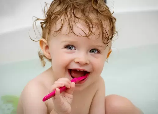 Los primeros dientes en los beb�s comienzan a salir en torno a los 6-7 meses.