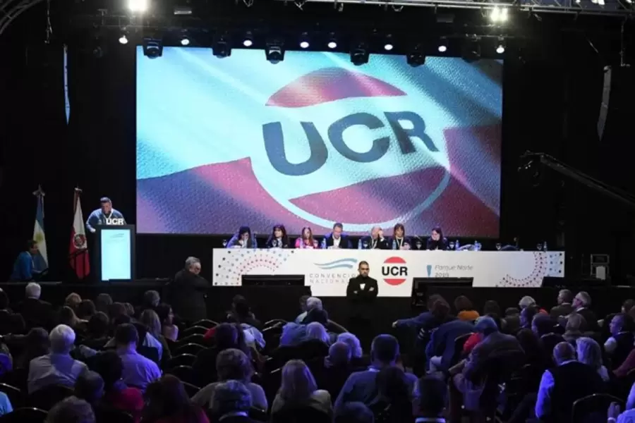"En la Asamblea habrá senadores, diputados provinciales, intendentes, concejales, gente conocida en su localidad" (L. Cáceres)