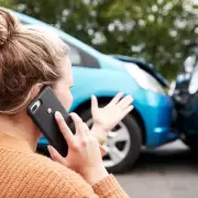 Qué hay que hacer si te chocaron el auto mientras estaba estacionado