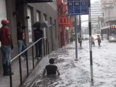 La capital de Jujuy fue un caos por la gran cantidad de agua precipitada en pocos minutos por una tormenta severa.