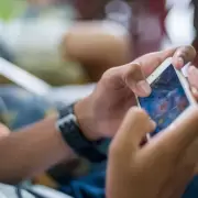 Australia prohíbe el uso de redes sociales a menores de 16 años