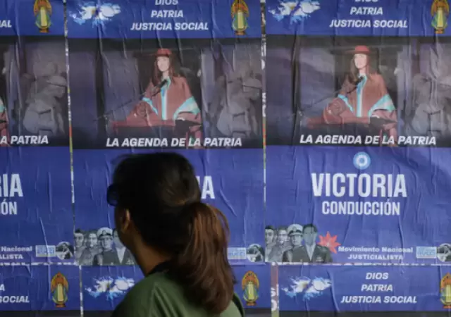 Los afiches con la imagen de Villarruel se encuadra en el acercamiento que viene teniendo con el sector del campo.